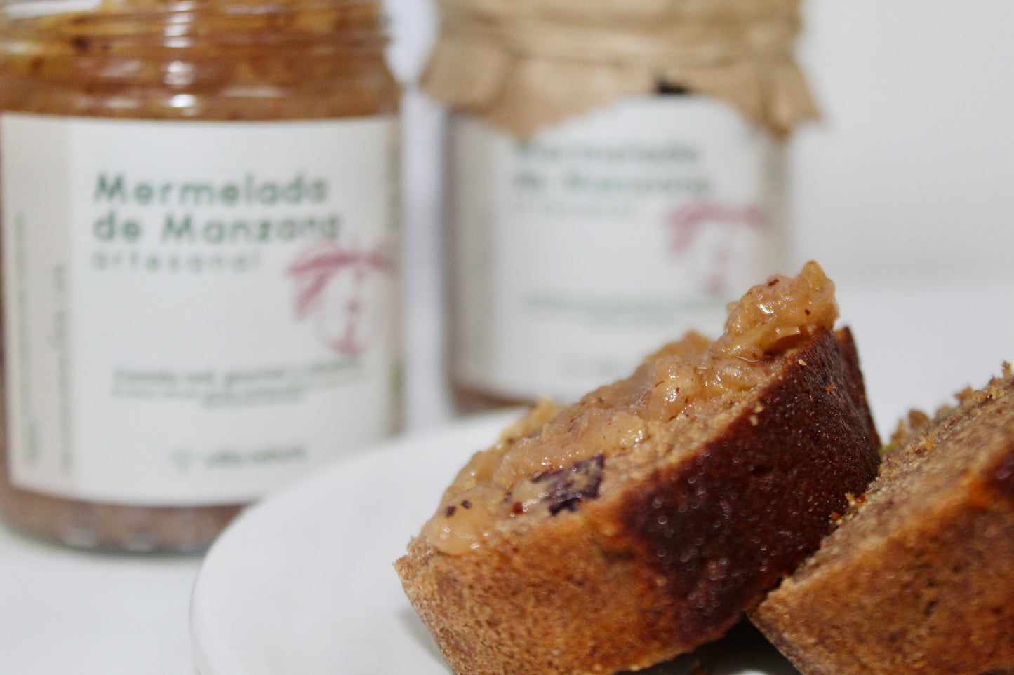 Promo: Queque navideño Bien Estar (400g) + Mermelada Manzana-Canela (200g.