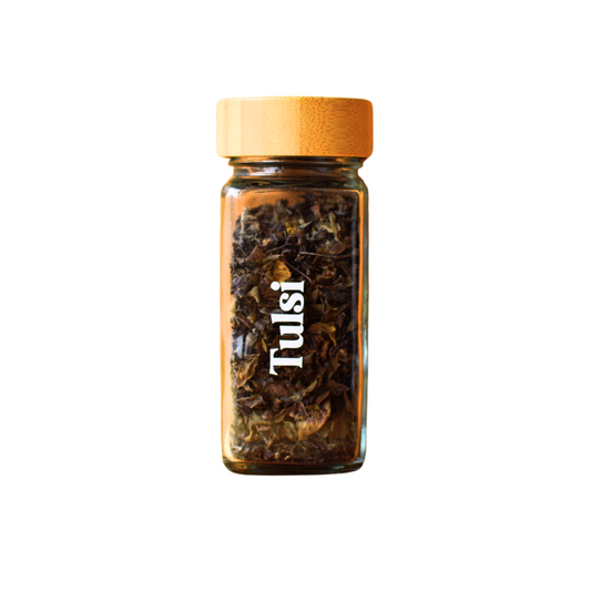 Albahaca tulsi envasada en vidrio